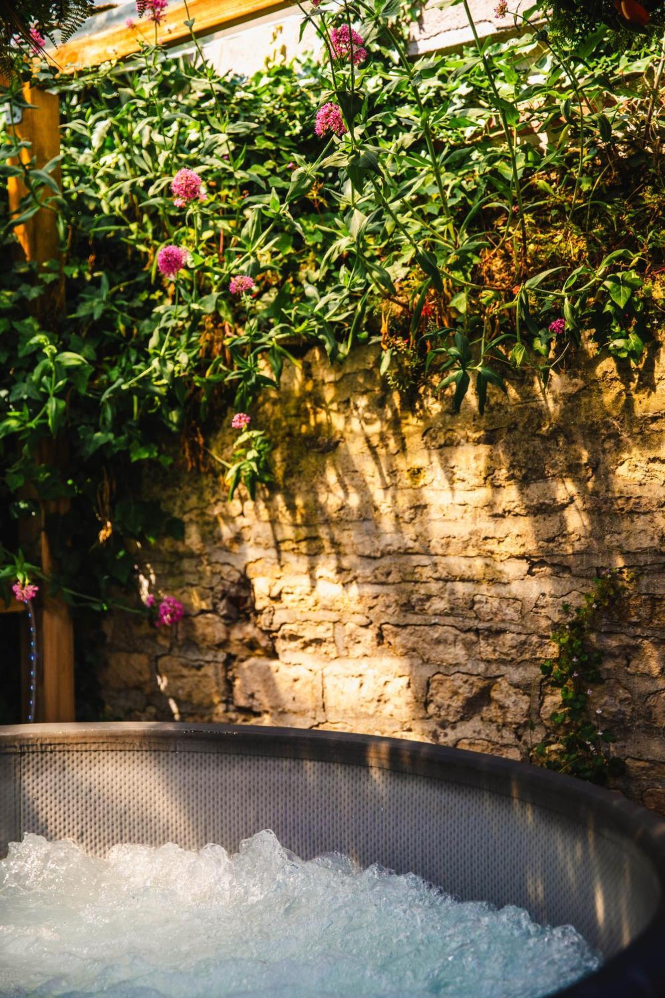 Appartement Fraichement Renovee - Jacuzzi Au Coeur De Caen Exterior foto
