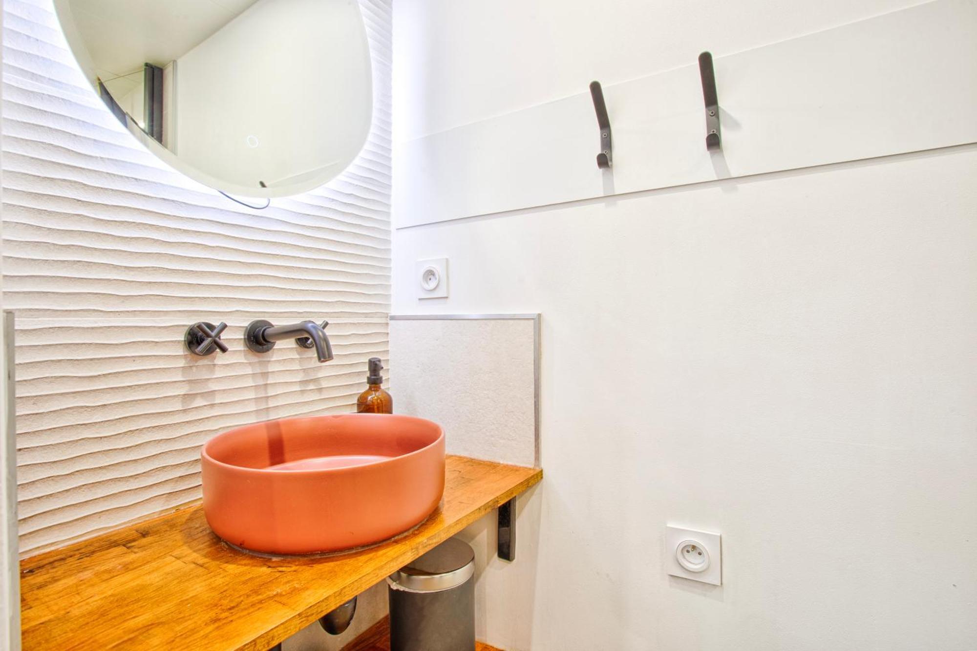 Appartement Fraichement Renovee - Jacuzzi Au Coeur De Caen Exterior foto